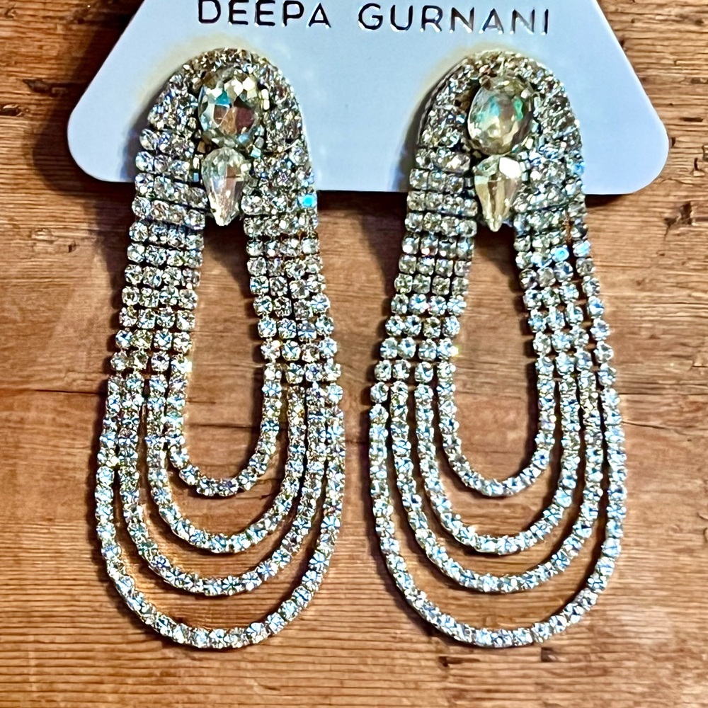 🌺🎉HP🎉🌺 NWT Deepa Gurnani Beaded Silver Crystal Chandeliers - Picture 8 of 14